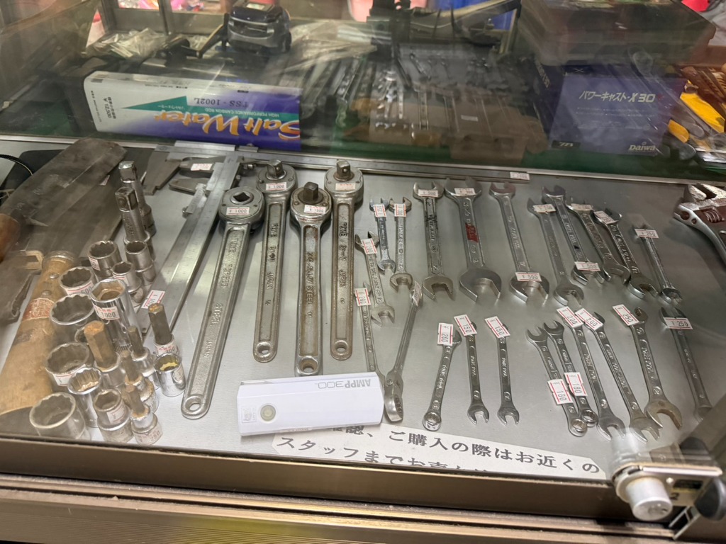 店頭に並ぶ工具の一部